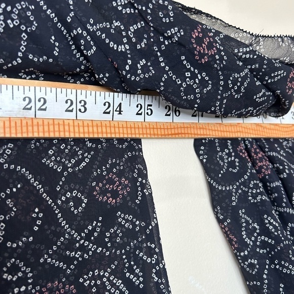 ULLA JOHNSON 100% Silk Long keyhole Sleeve V-Neck Top Blouse lightweight Size 4 - Picture 7 of 10